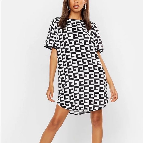 Boohoo Dresses & Skirts - Boohoo monochrome black and white woven shift dress sz 14